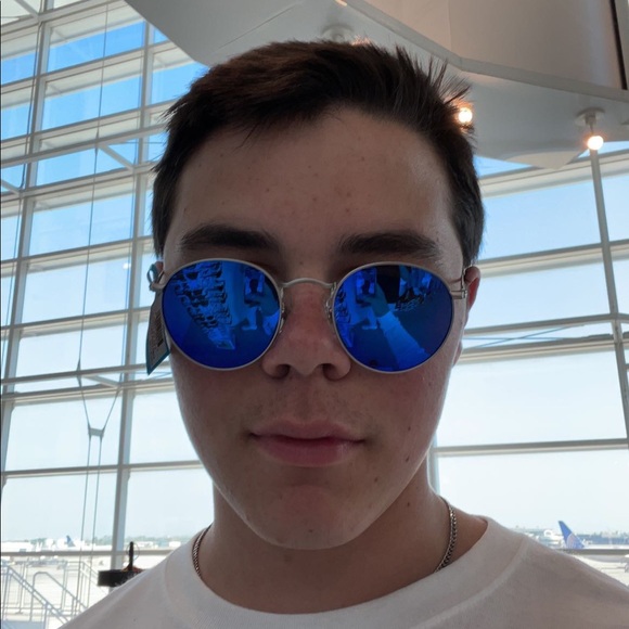 Meet your Posher, Kevin - Picture 1 of 1